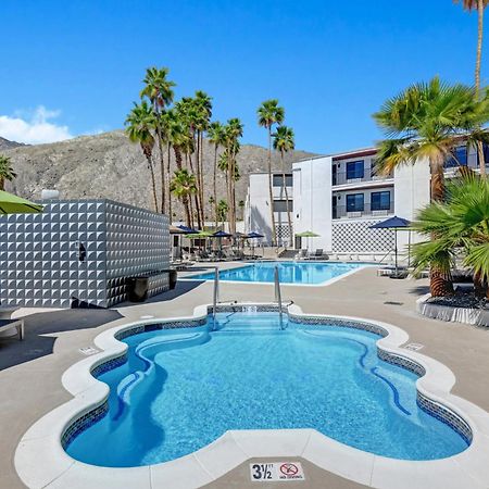 The Dunes Hotel Palm Springs Exterior photo