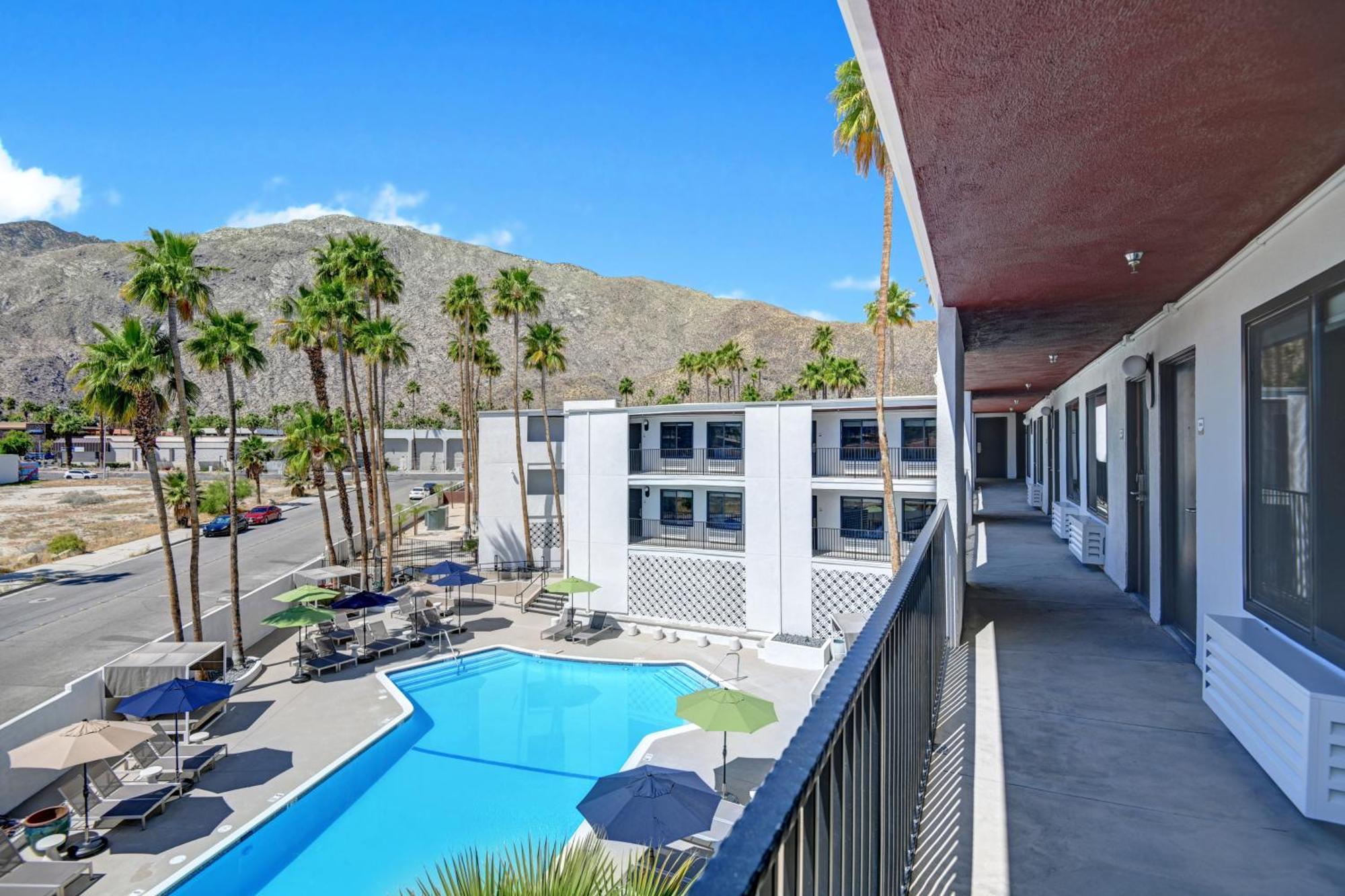The Dunes Hotel Palm Springs Exterior photo