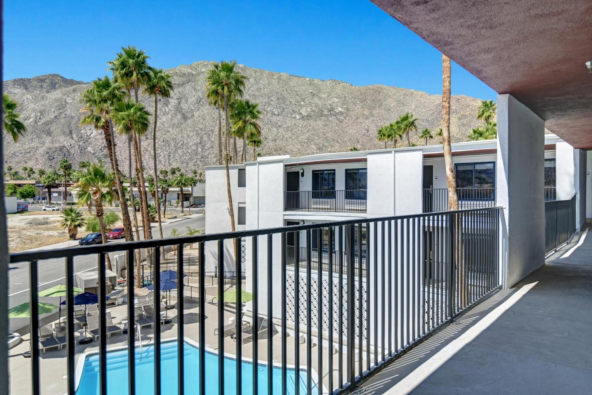 The Dunes Hotel Palm Springs Exterior photo