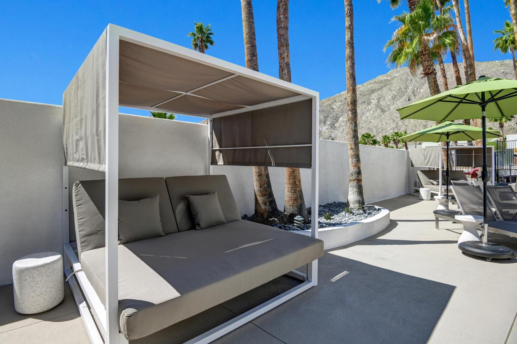The Dunes Hotel Palm Springs Exterior photo